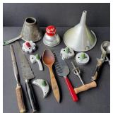 VTG KITCHEN UTENSILS