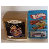 HOTWHEELS ORNAMENT AND CADILLAC SEVILLE