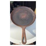 LARGE NUMBER 90G CAST IRON SKILLET