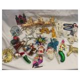 LOT OF CHRISTMAS ORNAMENTS