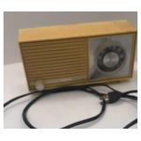 VINTAGE REALTONE SOLID STATE RADIO