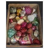 ASSORTMENT OF VTG CHRISTMAS ORNAMENTS