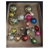 ASSORTMENT OF VTG CHRISTMAS ORNAMENTS