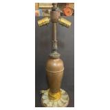 VTG BRASS LAMP WITH SCALLOPED BASE-AS IS