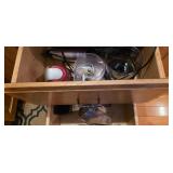 food chopper & messuring cup (2 drawer contents)