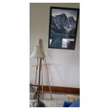 framed print lamp and easle