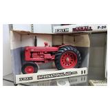 International 600 Diesel Toy Tractor