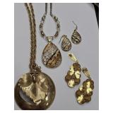 Assorted Vintage Jewelry