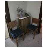 Chairs & Decor