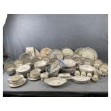 International Tableworks Dinnerware Set