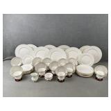 Royal Albert 'Val D'or' Dinnerware Set