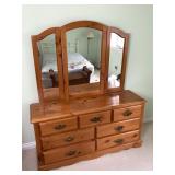 Pine 9 Drawer Dresser w Mirror