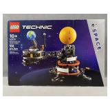 Lego Technic Earth & Moon Set