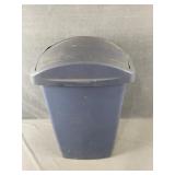 Garbage Bin w Extension Cords