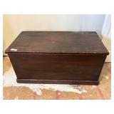 Brillant Antique Single Board Wooden Chest