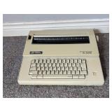 Smith Corona XL 2000 Typewriter with Cover