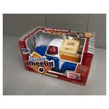 LE M&M Sweet Wheeling Candy Dispenser