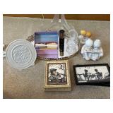 Assorted Keepsakes, Tray, Small Artwork