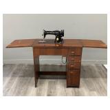 Singer 15-91 Sewing Machine in Table