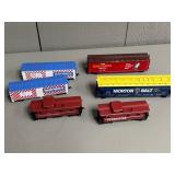 HO Scale Model Train Box Cars + Pair of Cabooses