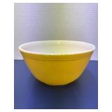 Pyrex 1 1/: Quart Mixing Bowl Yellow