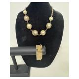 Vintage chunky pearl and gold town, necklace and