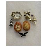 Vintage Brooches Cameo inserts