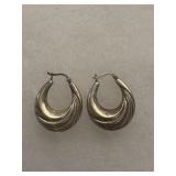 VINTAGE STERLING SILVER RIBBED SHELL HOOP
