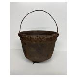 3 legged cast iron pot does have crack