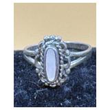 vintage-style sterling silver ring features an