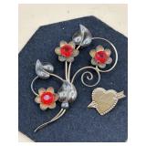 vintage 1940s Harry Iskin floral brooch is