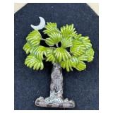vintage-style Best brand brooch features a