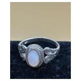 vintage-style sterling silver ring features an