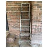 Wooden  6 ft ladder it's old