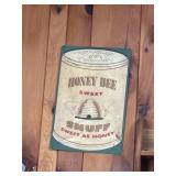 Vintage Honey Bee Sweet Snuff 18x-12 green back