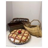 Baskets with Apple Pie plateApple need to be