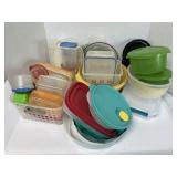 Lot of plastic ware