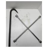 Tire iron and pry bar
