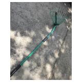 Garden grabber tool