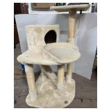 GO PetClub flush Kat tree. 23x21x37