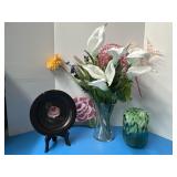 Florals, vases & wall hangings