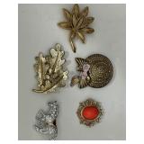 Vintage brooch lot