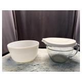 Pampered Chef Measuring Bowl with Milk Glass