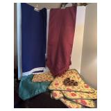 10 beautiful placements, 6 napkins with rings & 2