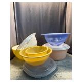 Kitchen Plastic Bowls and Strainers