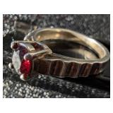 Sterling Silver Ladies Ring with garnet, attractiv