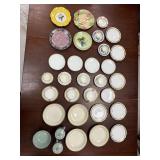 China collection of 38 pieces including cups, sauc
