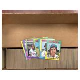 1975 Topps Baseball Cards 700+ with duplication in