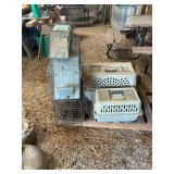 Set of 3 live animal traps and 2 pet carriers