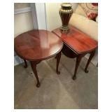 Set of two end tables